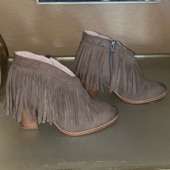 New fringe leather ankle booties 🎡 - Picture 7 of 12